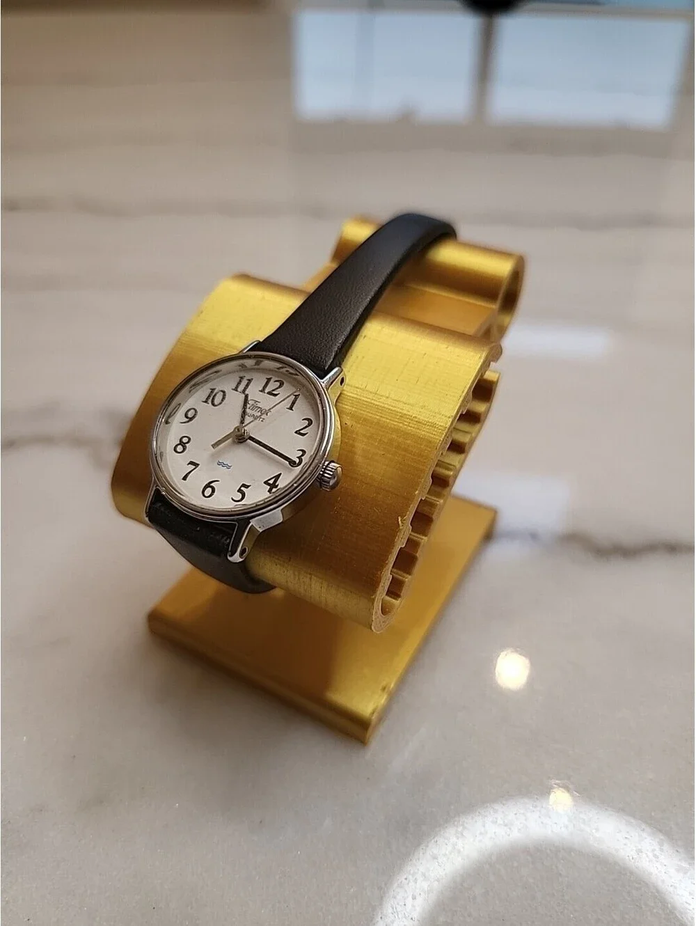 Women’s Timex Quartz Watch Leather Band New Battery 22mm Works Great Wear Ready